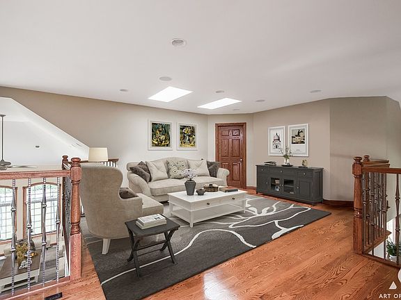 4th image of 15629 James Ln