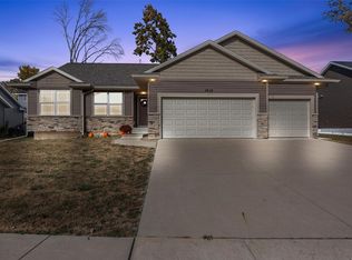 1918 Shady Grove Rd SW, Cedar Rapids, IA 52404