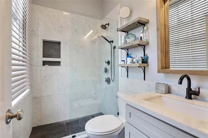 3400 Annunciation St — Photo 9