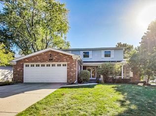 1117 W Francis Dr, Arlington Heights, IL