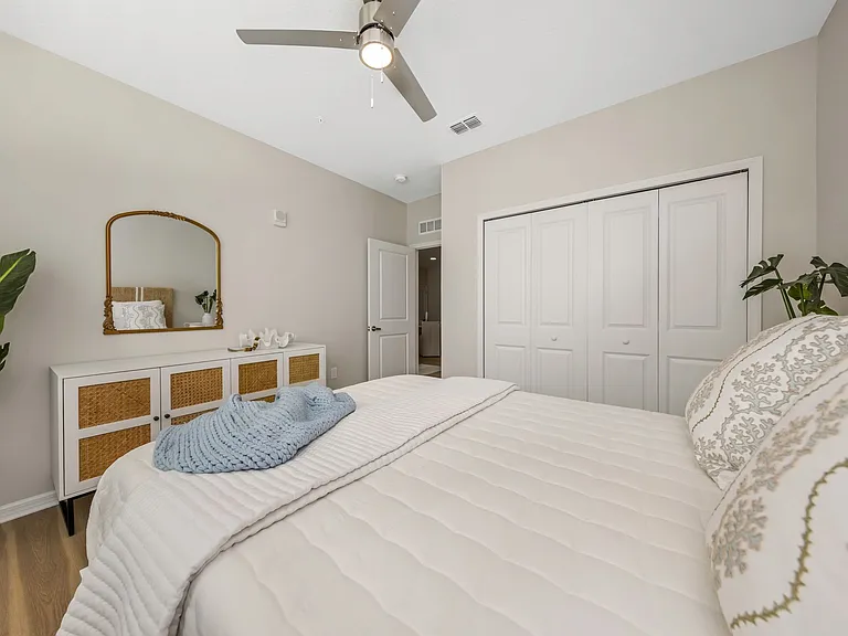 Everest Largo Apartments — Photo 29