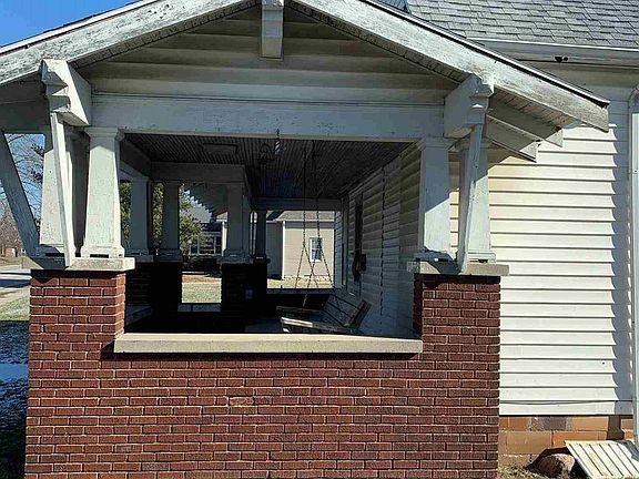 5th image of 835 A St NE