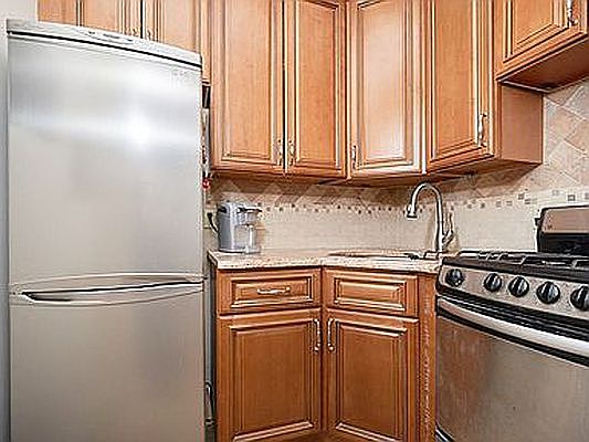 5th image of 321 E 48th St APT 1K