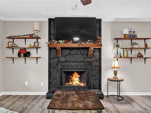 5th image of 389 Fox Ridge Ct