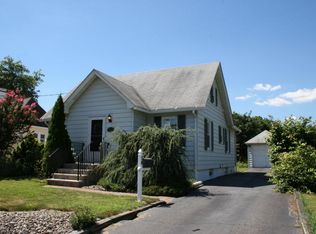 16 Allen St, Shrewsbury, NJ 07702