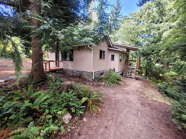 1327 Toledo St — Photo 3