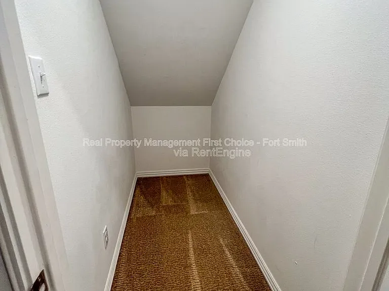 6715 Maribette Rd — Photo 10