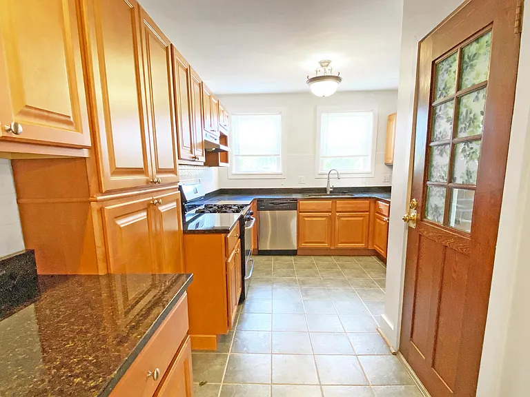 5629 Beacon St — Photo 10