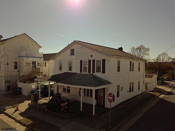 2nd image of 204 N Portland Ave