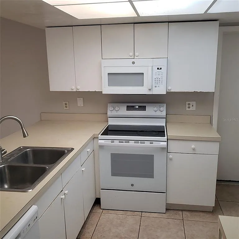 2 bed, 2.0 bath, 948 sqft, $1,495 — Photo 4