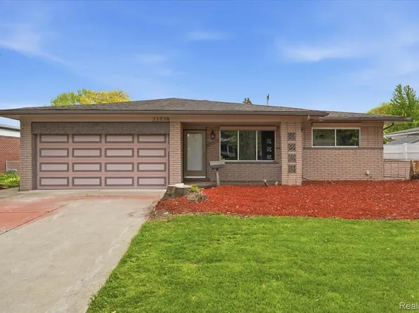 33538 Somerset Dr, Sterling Heights, MI 48312