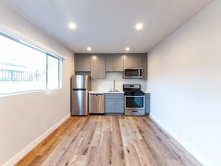 4848 Saint Charles Pl #4 — Photo 2