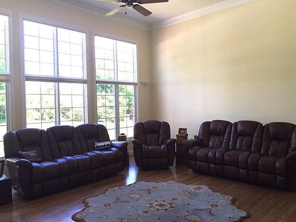 5th image of 4609 N Lakewood Dr