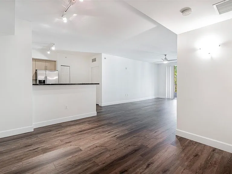 2421 NE 65th St #309 — Photo 7