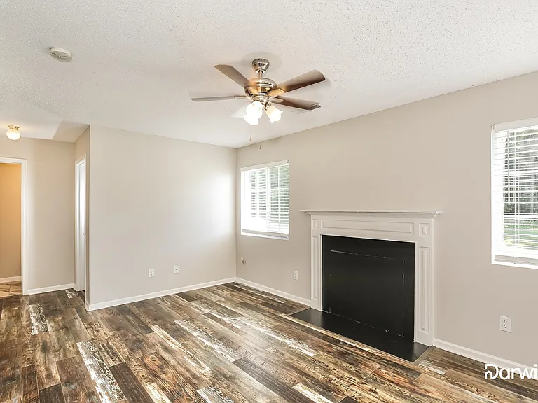704 Sunmeadow Dr — Photo 8