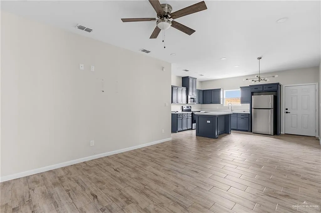 2 bed, 2.0 bath, 1099 sqft, $1,050 — Photo 4