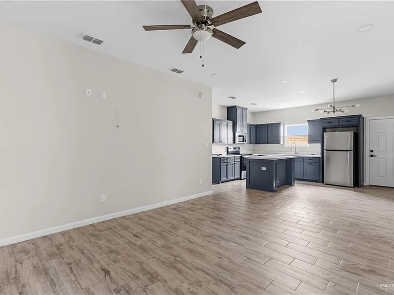 1233 Country Club Dr #1 — Photo 4