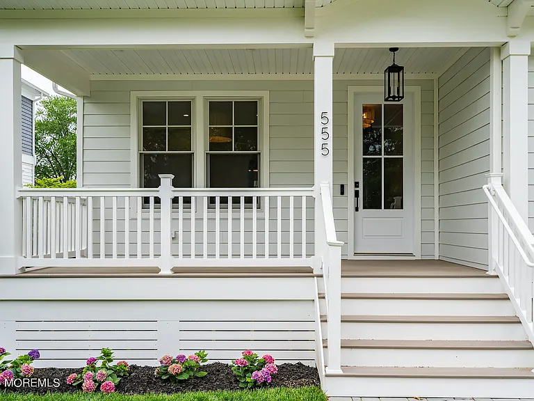 555 Sussex Ave — Photo 2