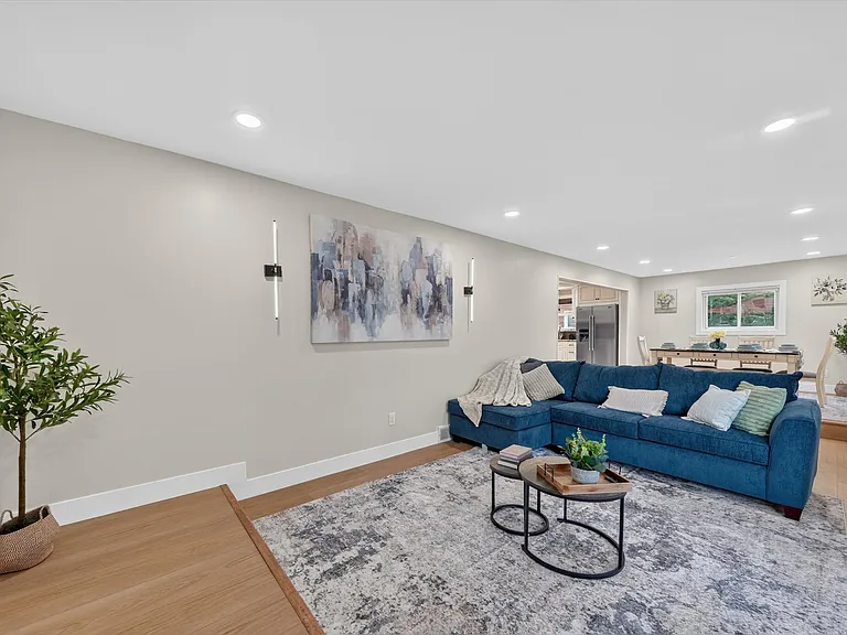 2115 E Hudson Ave — Photo 44