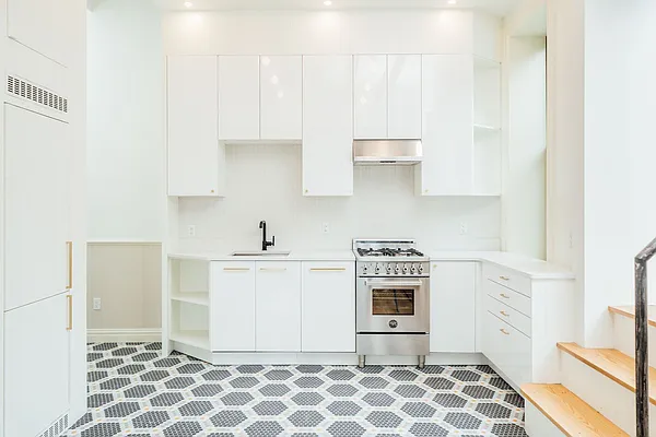 Rented by Nooklyn NYC LLC | media 24