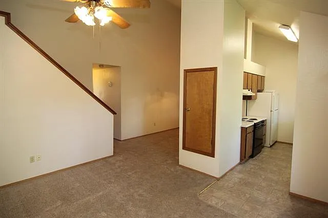 802 Carmen Dr #B — Photo 3
