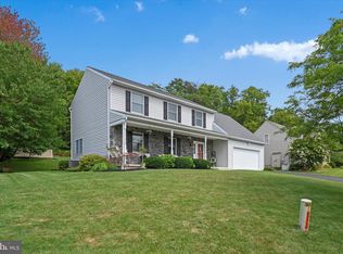 2045 Cloverton Dr, Columbia, PA 17512