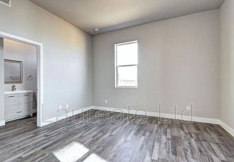1433 S Kenton St — Photo 15
