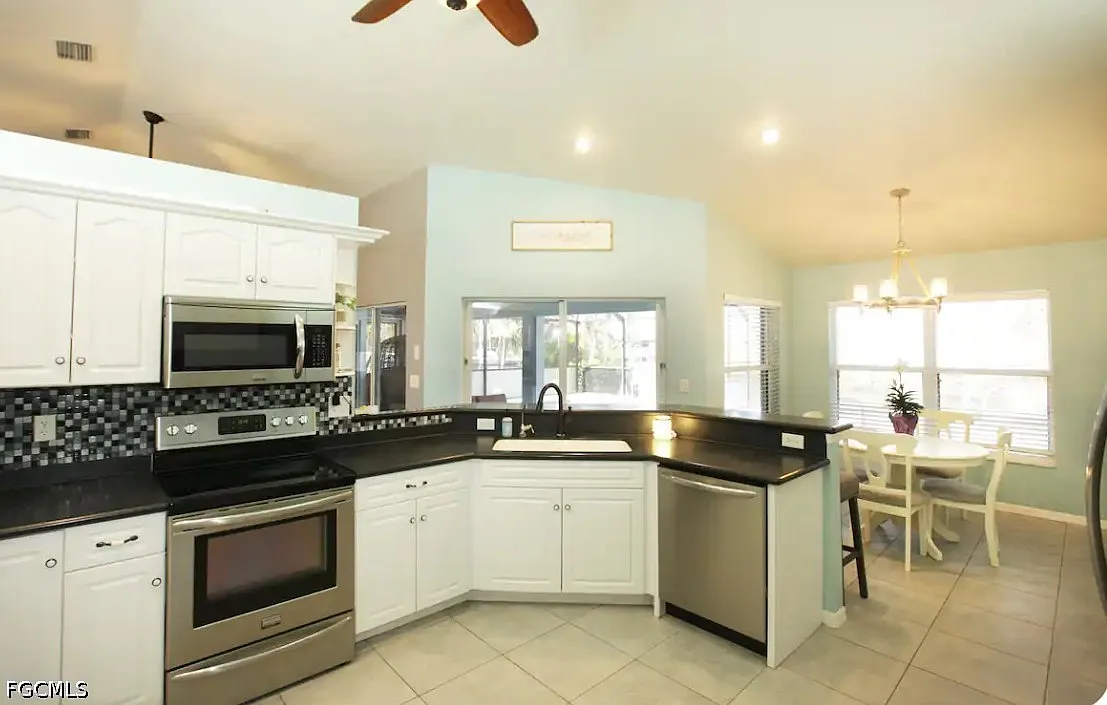 3 bed, 2.0 bath, 1924 sqft, $5,200 — Photo 3