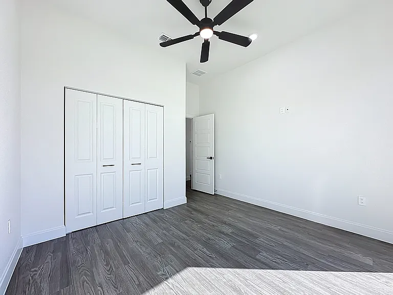 2121 Broad Water Dr — Photo 33
