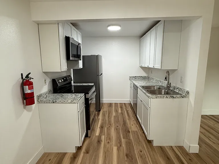 1613 Maple Ln #D3 — Photo 1