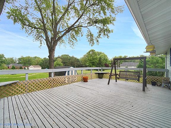 5th image of 8901 Park Valley Ct