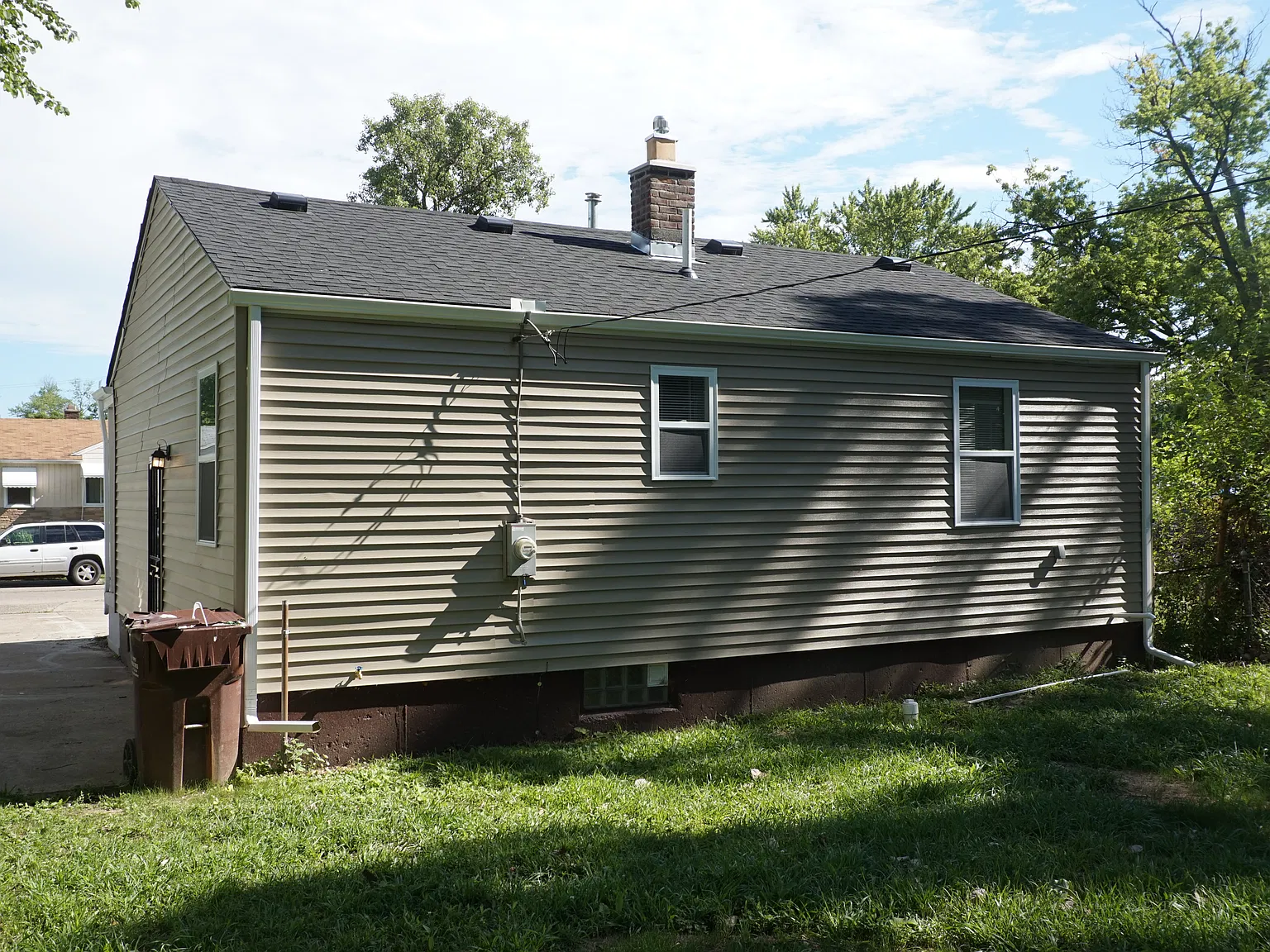 3 bed, 950 sqft, $1,300 — Photo 4