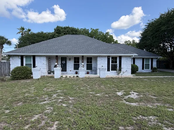 220 Wynnehaven Beach Rd, Mary Esther, FL 32569