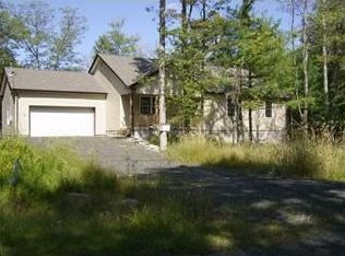 111 Squirrel Rd, Dingmans Ferry, PA 18328