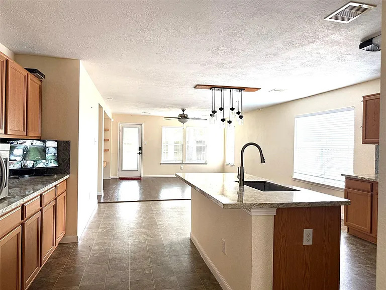 15906 Arapaho Bend Ln — Photo 5