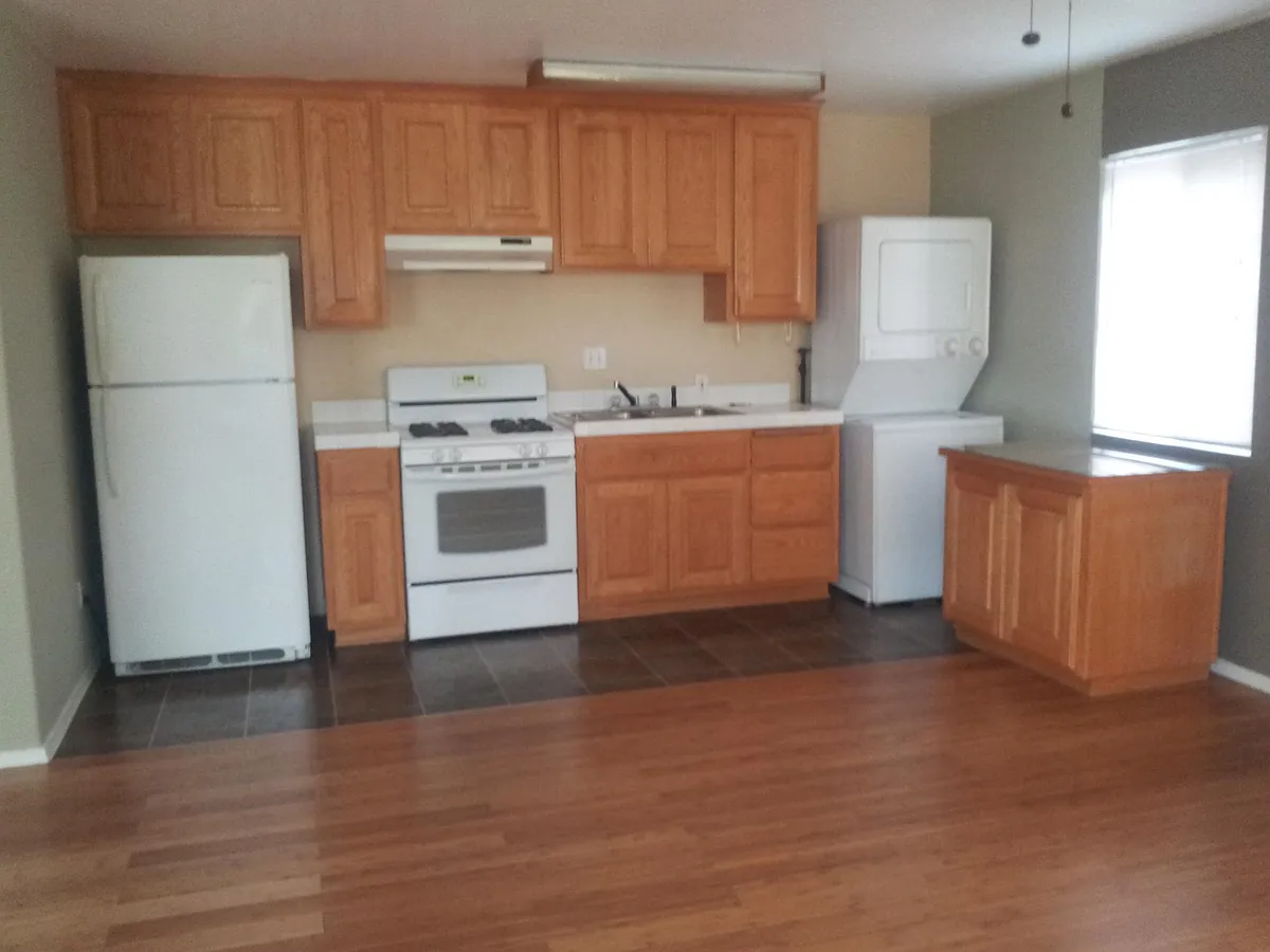 Kitchen now has a breakfast nook not showing on photo - Iris Ave