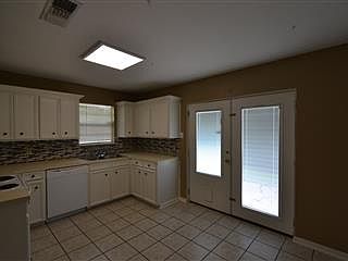 5th image of 1619 Holiday Pl