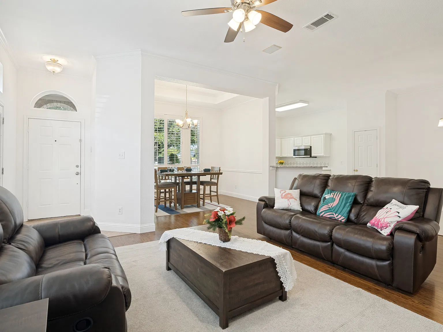 3 bed, 1924 sqft, $2,500 — Photo 3