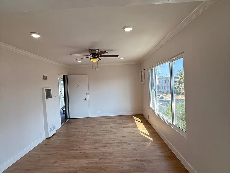 4005 W 1st St #15 — Photo 3