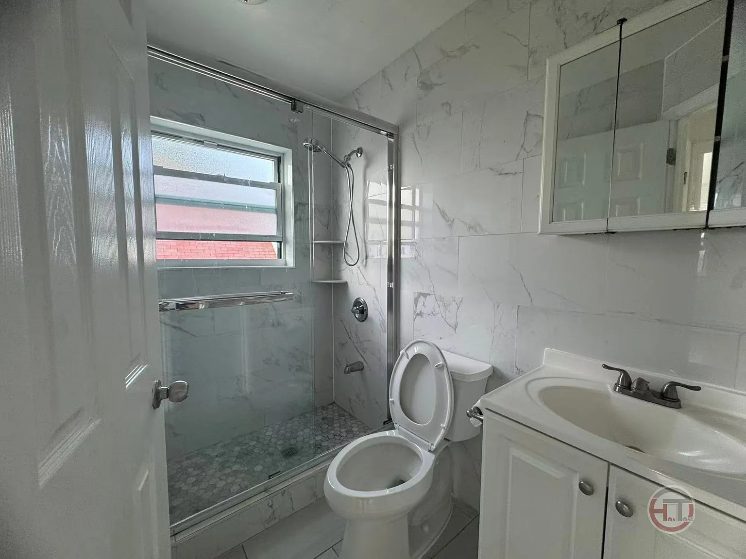 3 bed, 1000 sqft, $3,000 — Photo 2