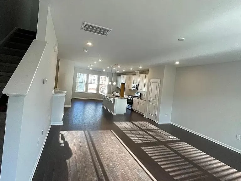 1049 Islip Pl — Photo 11
