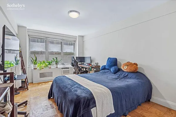 Rented by Sotheby's International Realty | media 10