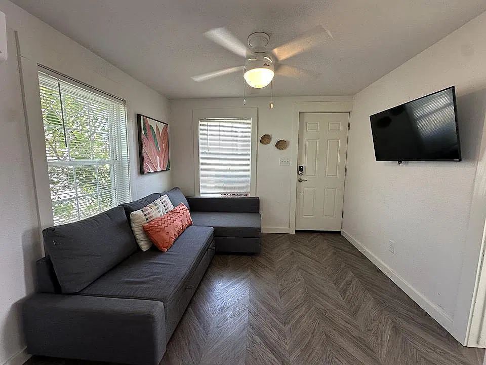 1 bed, 1.0 bath, 400 sqft, $1,050 — Photo 4
