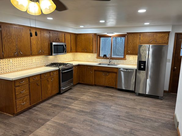 5288 County Line Rd, Hobart, WI 54313