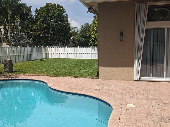 4th image of 13762 NW 18th Ct