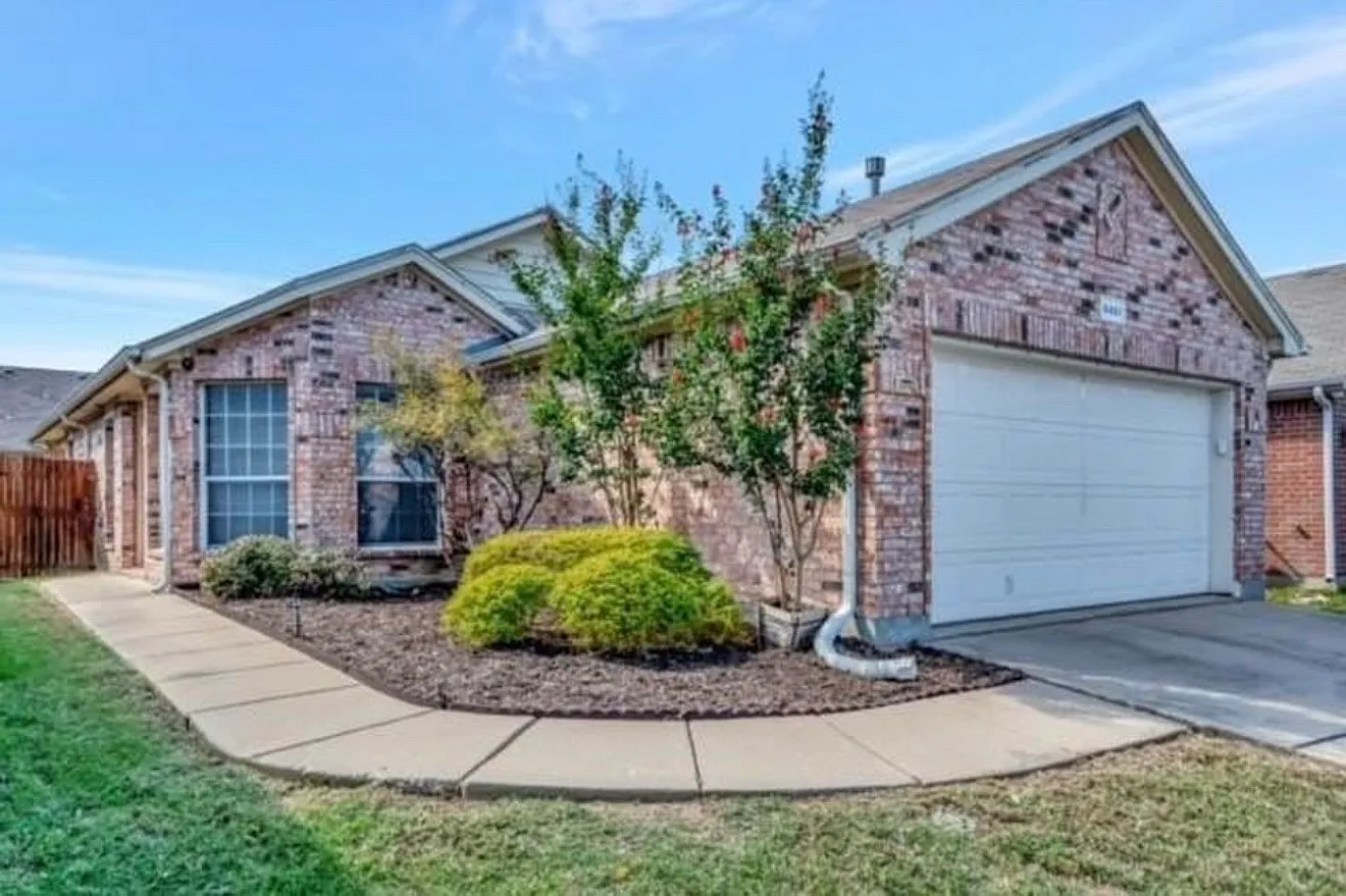 3 bed, 1419 sqft, $2,100 — Photo 1