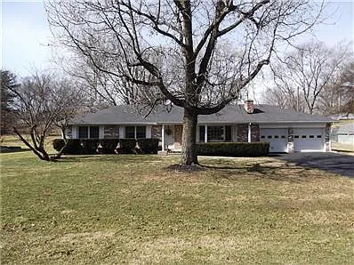 1577 Edgehill Rd photo 1