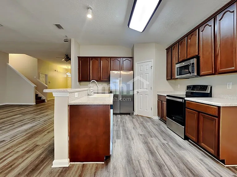 947 Silver Spring Ct — Photo 3