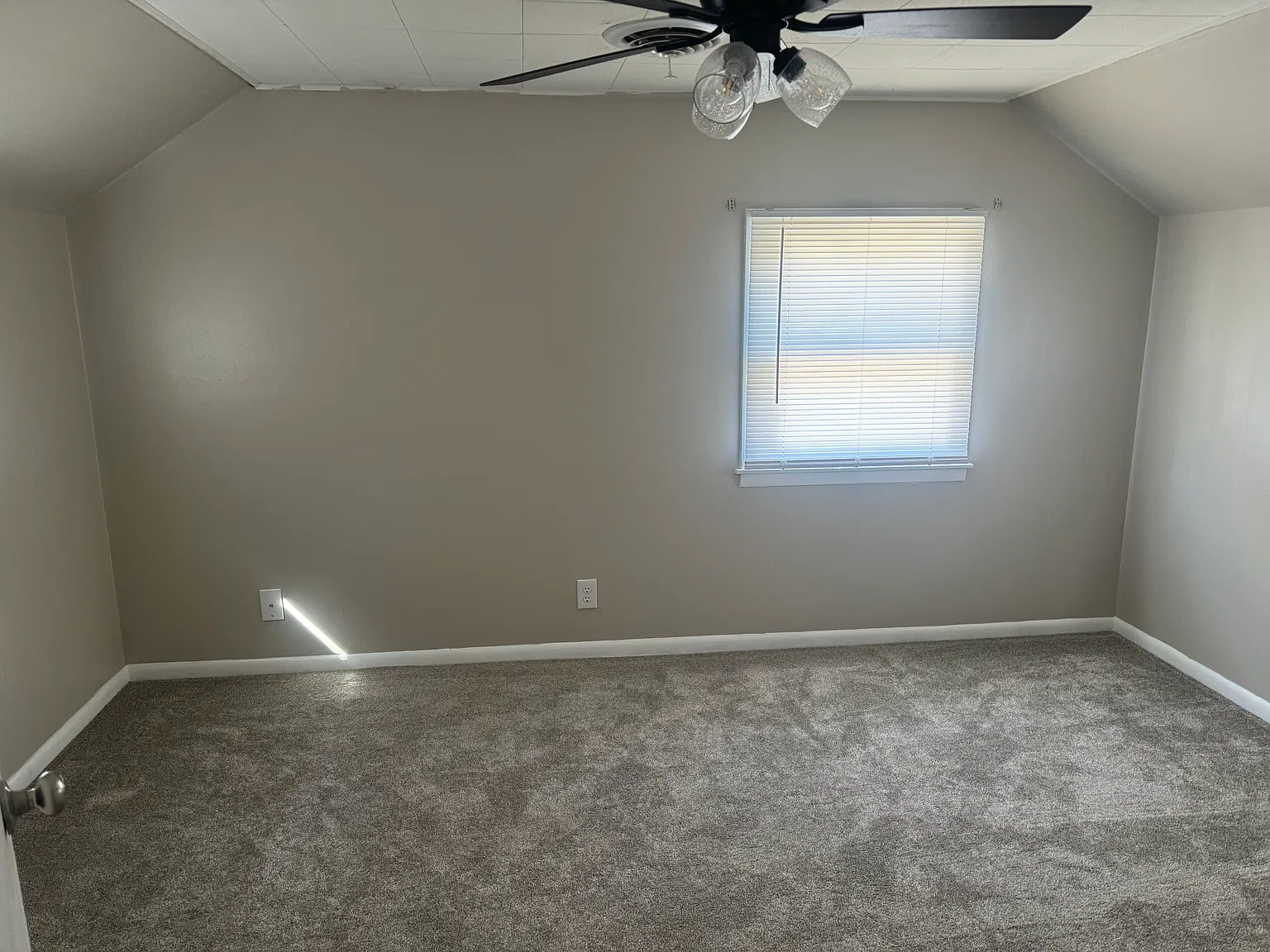 3 bed, 1000 sqft, $900 — Photo 3