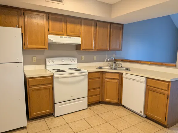 1206 E 25th Ter, Lawrence, KS 66046